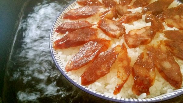 四蛋腊肠花蒸饭
