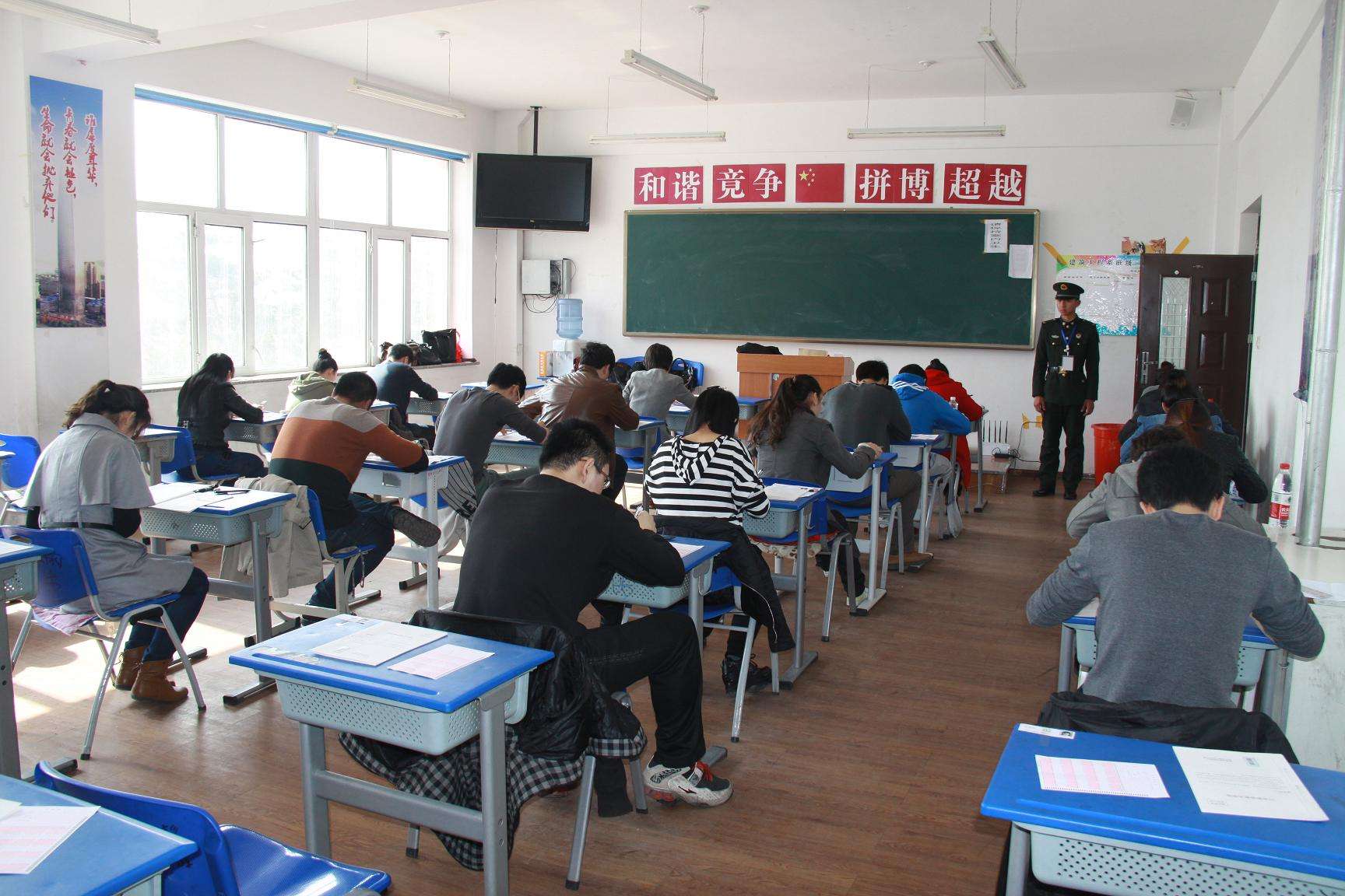 考市级或者县级的公务员需要看哪些书