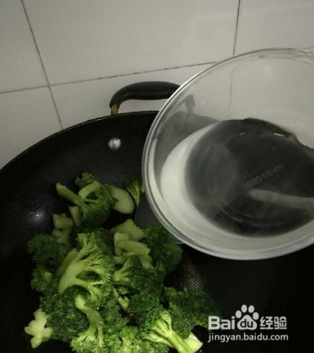 制作圆子烧花菜