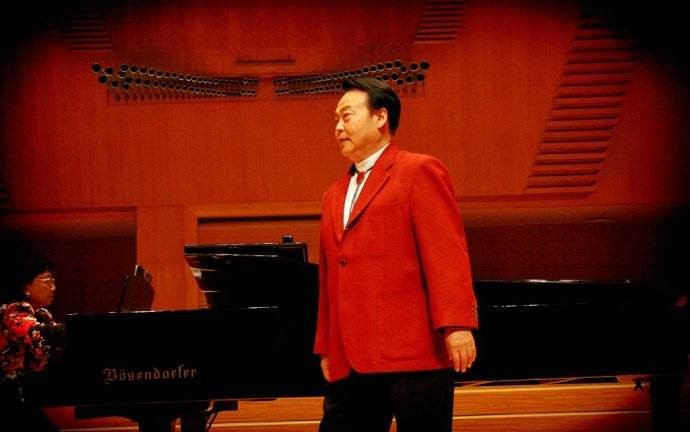 歌词是清悠悠的岭绿油油的山歌名是