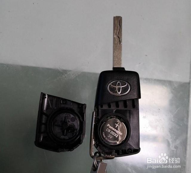 丰田钥匙换电池教程