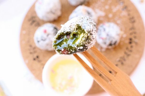 青汁红豆椰蓉团子