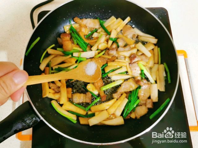 五花肉炒杏鲍菇的做法