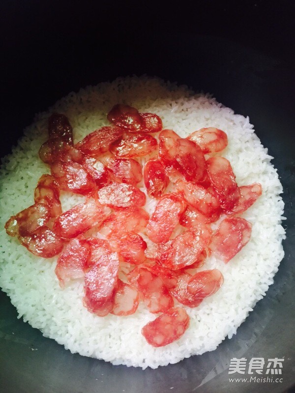 广式甜腊肠煲仔饭