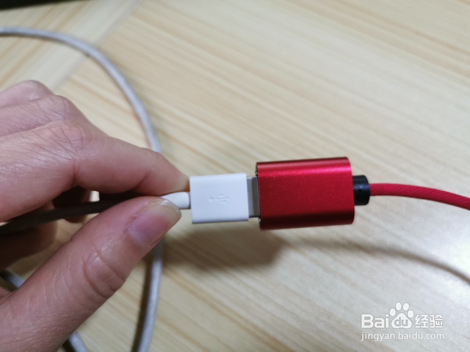 华为P30可当充电宝,给其他设备充电