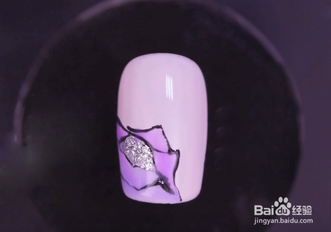 怎样做淡粉色拼接图案美甲？