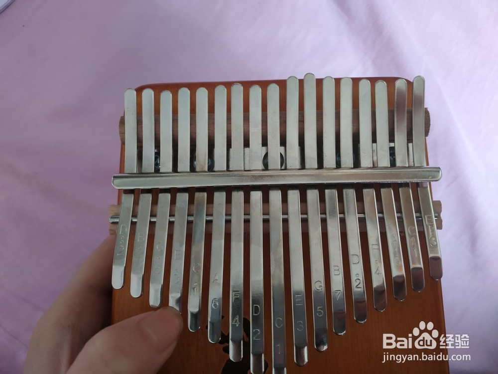 拇指琴卡林巴要怎么弹?