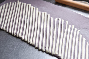 黑米丝带馒头的做法