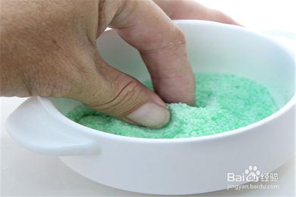 用糖和食用色素DIY彩沙艺术瓶教程