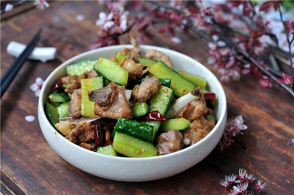 酱香排骨炒黄瓜