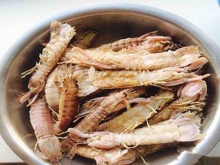 葱爆皮皮虾怎么做?