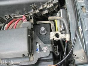 拆除汽车蓄电池连接线需要注意什么？