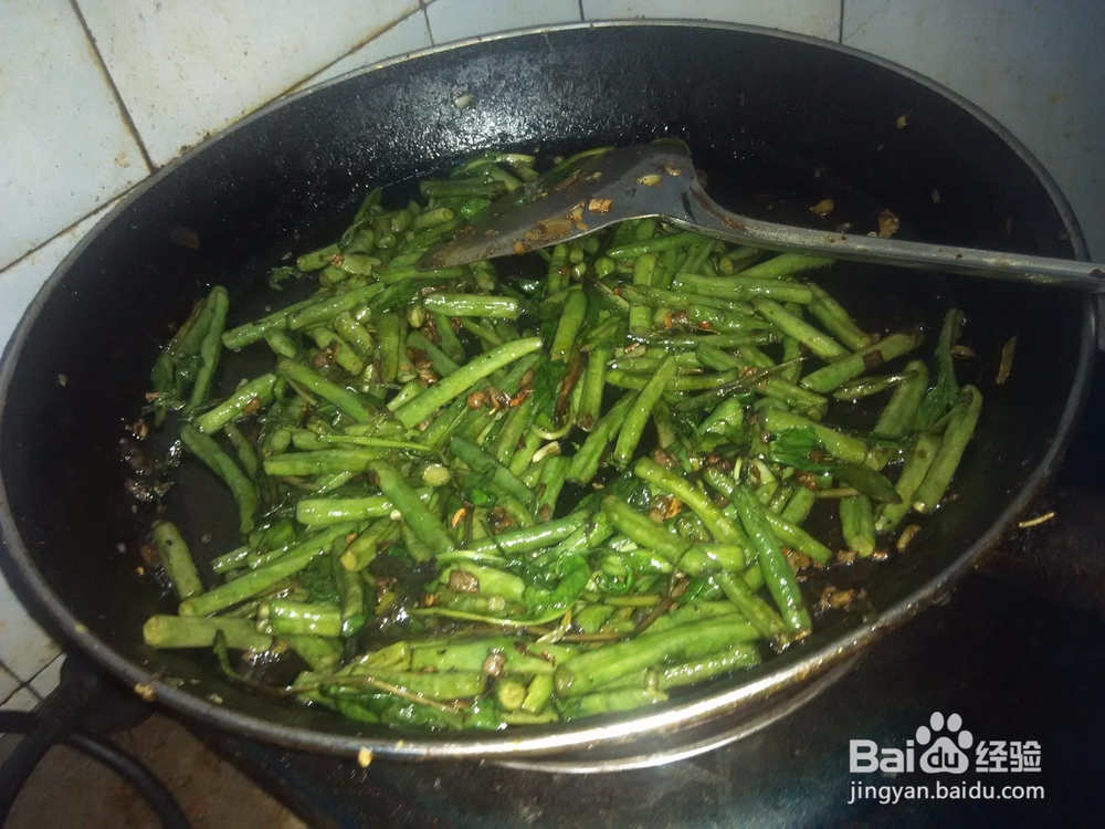 长豆角炒婆婆丁