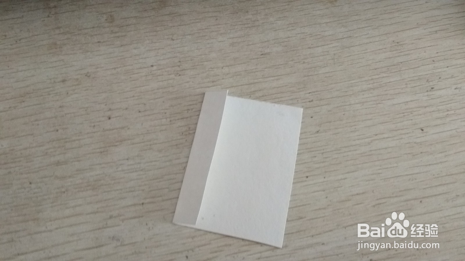 如何用一块正方形的纸做简易的中性笔的支架