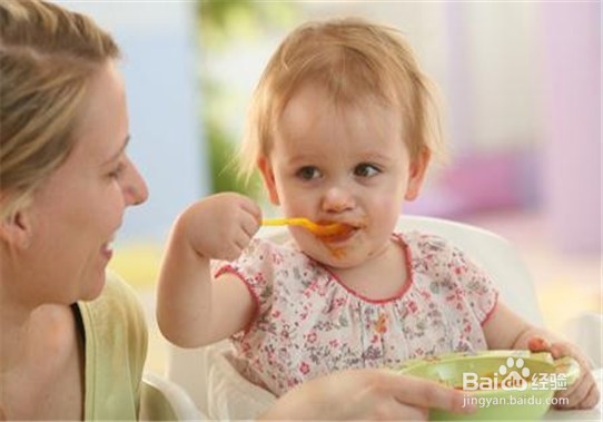 宝宝学习吃饭的黄金时期