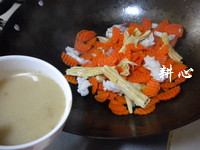 甘笋腐竹炒鲜鱿