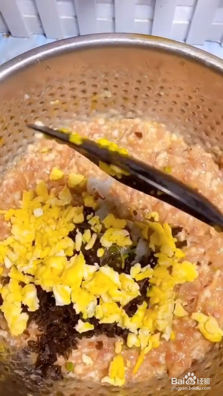 如何制作鲜美多汁的三鲜馅饺子