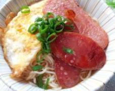 豪华版红肠餐肉蛋面