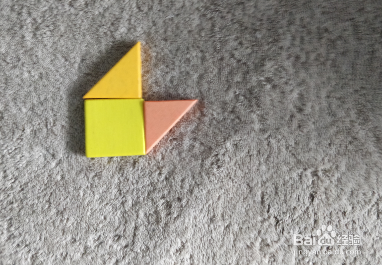 用七巧板怎样拼一只伸懒腰的猫？