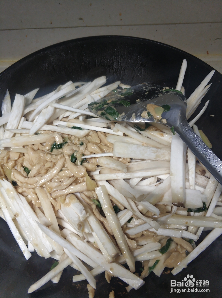 美味挡不住的杏鲍菇鸡丝拌面