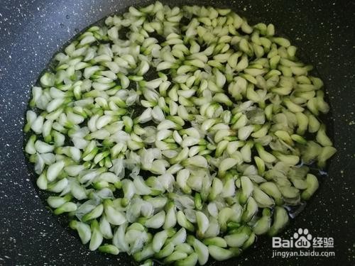 母鸡蛋炒槐树花