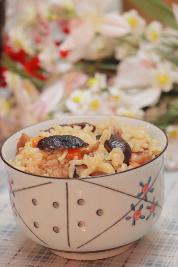 香菇鸡肉煲仔饭