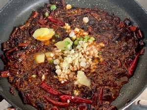 又麻又辣，一口气能吃好几碗米饭。