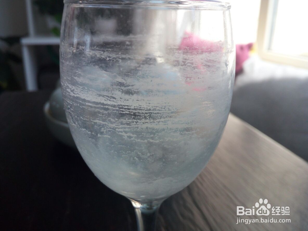 怎么去除玻璃杯子上面的水渍
