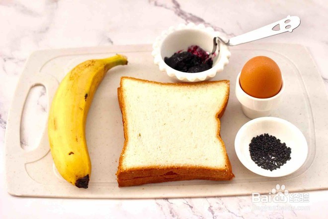 怎么样做美味好吃的香蕉蓝莓吐司卷