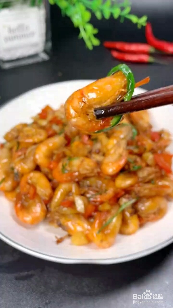 怎么做油爆小河虾？