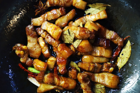 红烧肉炒糖色时不小心炒糊了，怎么去除苦味