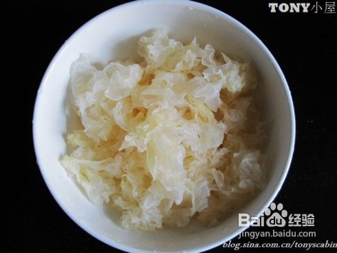如何炖出有胶质的银耳------银耳莲子羹