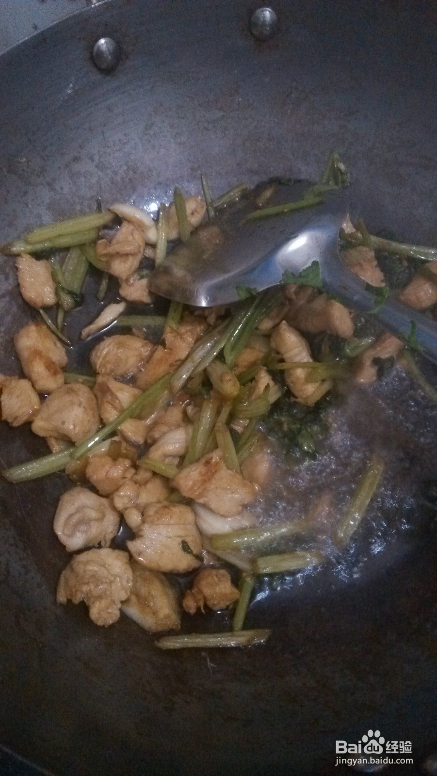 鸡胸肉炒香芹