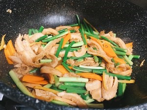 蒜苔炒牛肚的做法