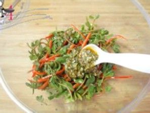 好煮妇如何看“脸色”做菜-蒜蓉马齿菜