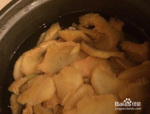 味美鲜香的猴头菇养胃汤