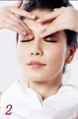 简单遮瑕 立竿见影去眼袋的方法