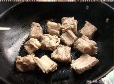 酥香肉嫩的江苏名菜－无锡骨