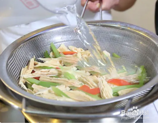 芹菜拌腐竹的做法