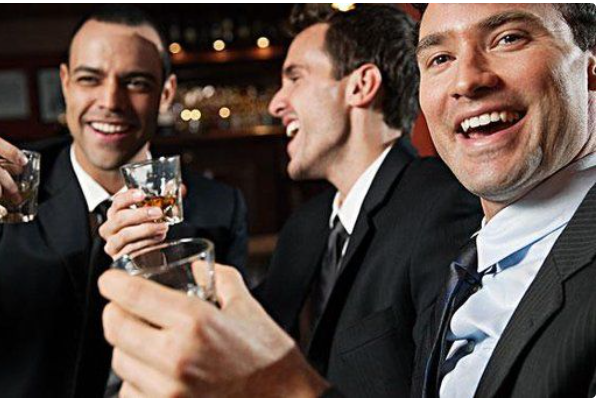 职场上,热衷于同学聚会的人是什么心理