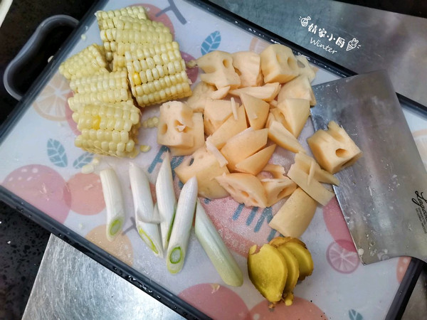 莲藕玉米排骨汤