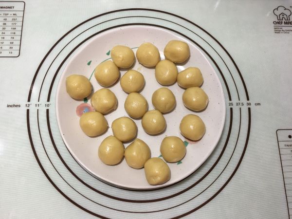 莲蓉咸蛋黄月饼