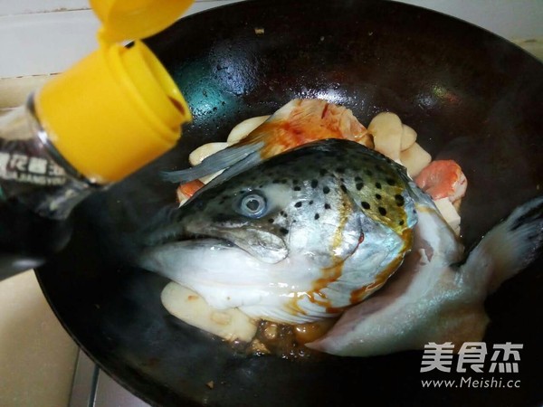 酱炖鱼头豆腐
