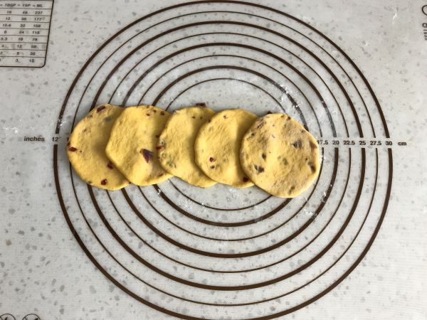 南瓜蔓越莓面包