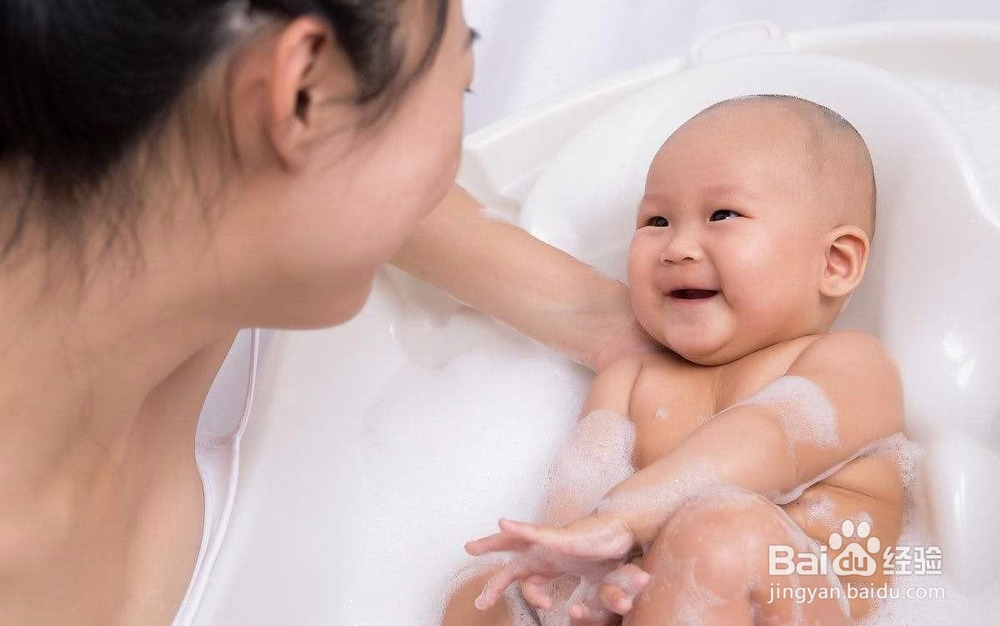 如何为新生儿洗澡