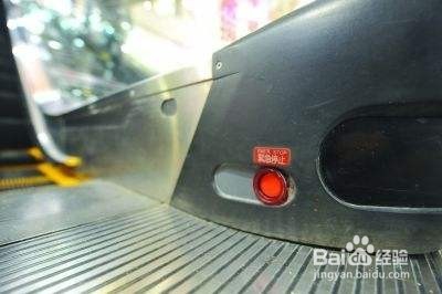 带小孩乘电梯(自动扶梯)时要注意哪些危险