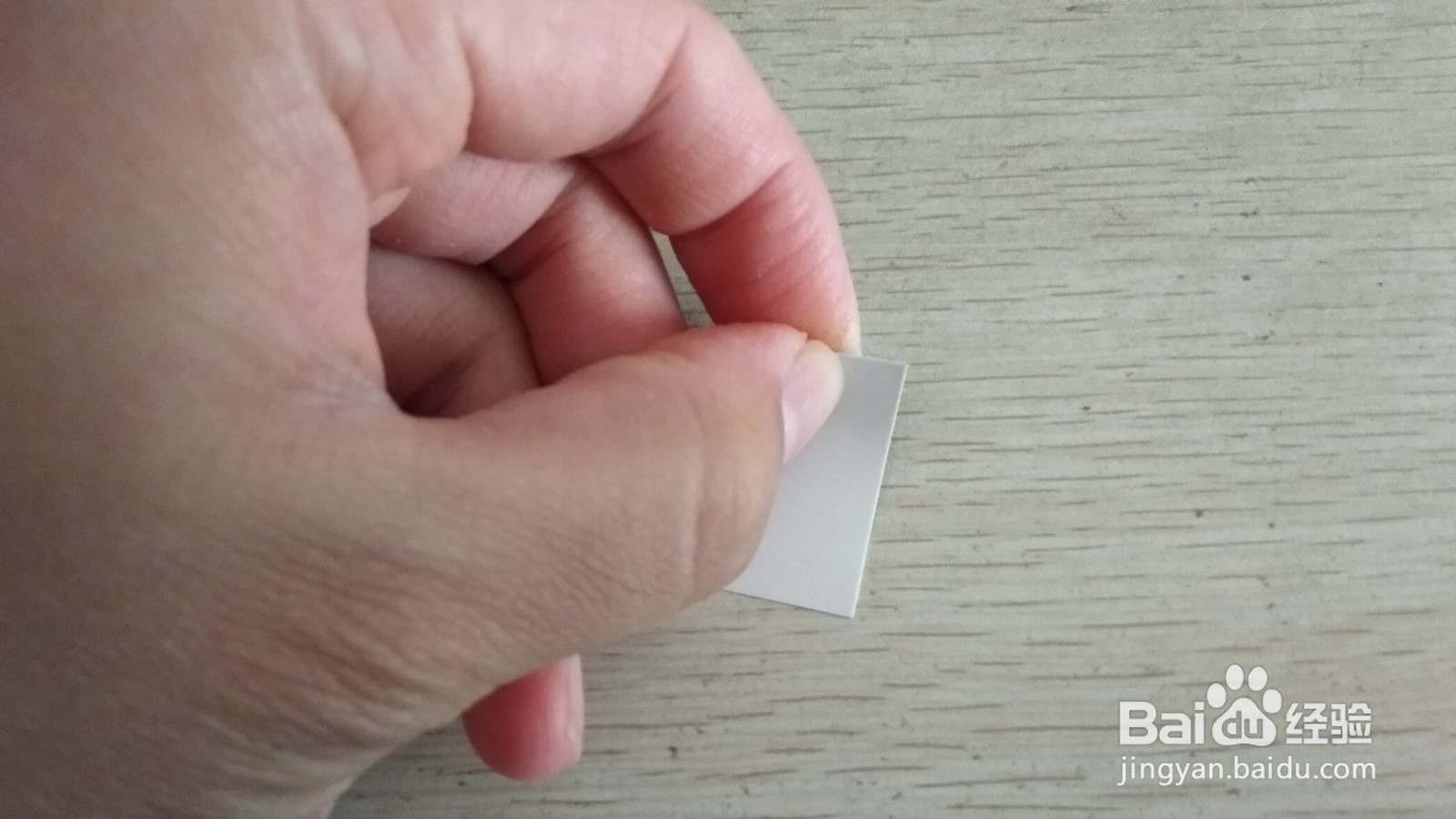 如何用长方形硬卡纸做S形两面放中性笔的支架