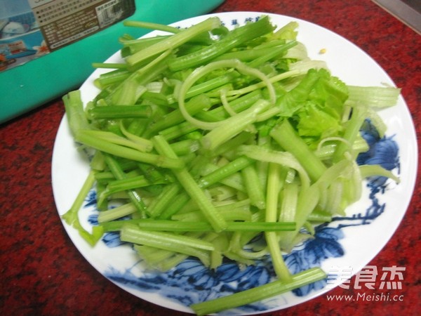 香芹炒小墨鱼