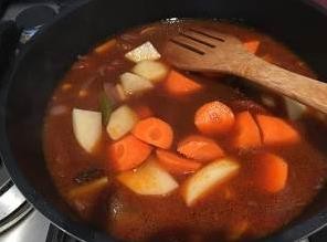 红烧牛肉土豆的做法