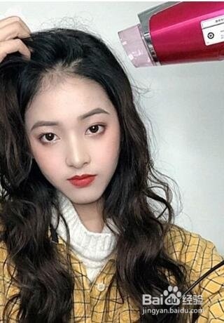 女生怎么用电吹风做网红卷发